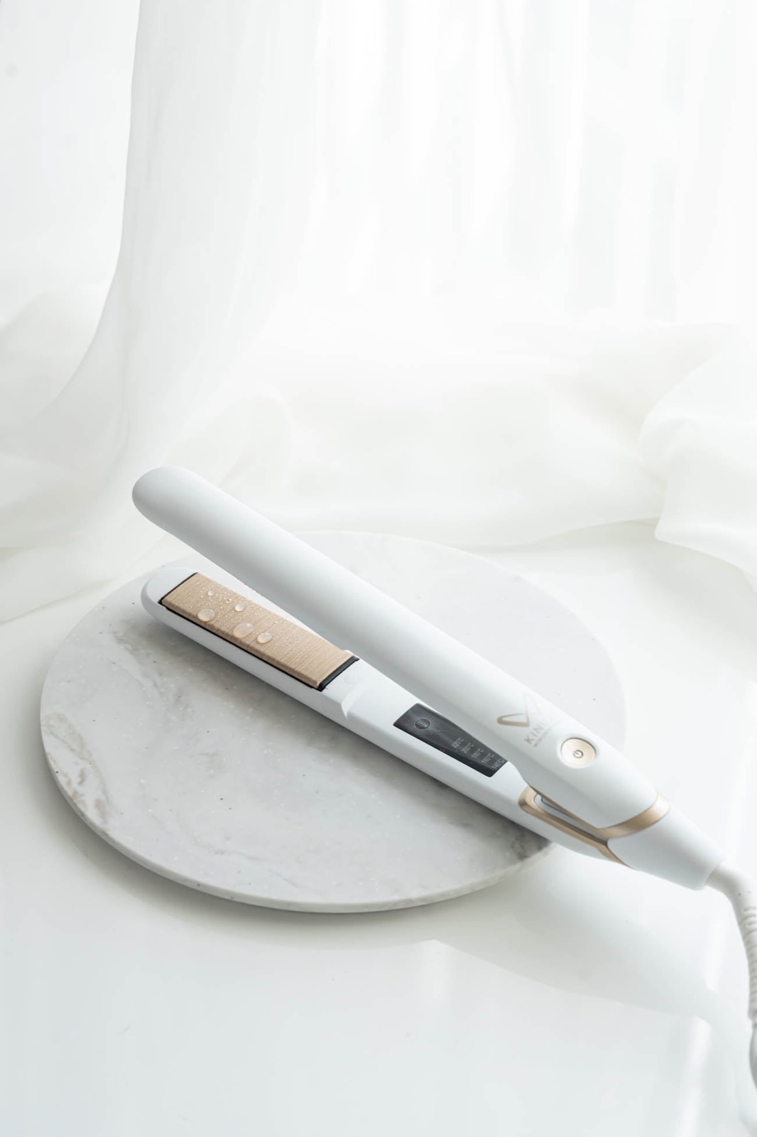 KINUJO W Straight Iron resting on a marble tray